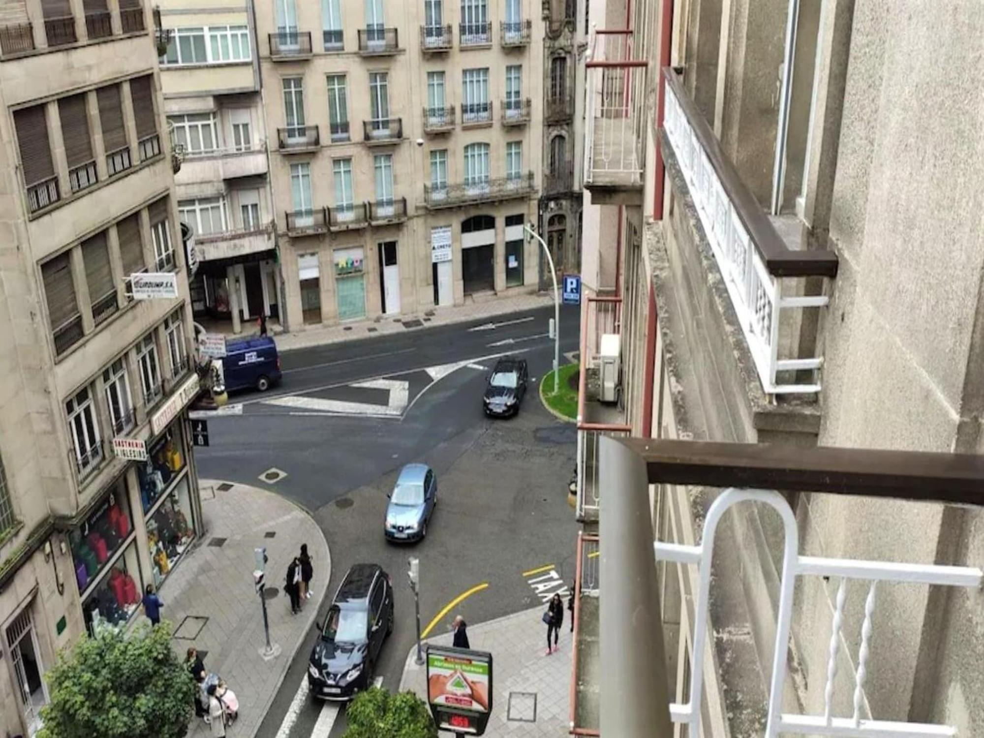 Charming Apartment In Ourense Overlooking The City Bagian luar foto
